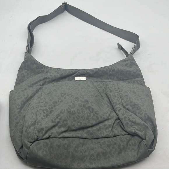 Baggallini Handbags - Baggallini Gray Leopard Print Nylon Crossbody Bag. MCB1991P